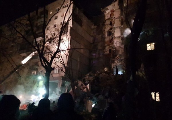 В Магнитогорске из-за взрыва газа обрушился подъезд дома, есть погибшие (Фото-Видео)