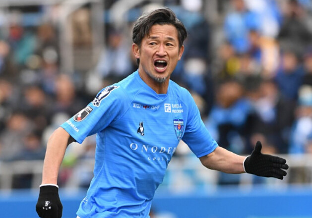 53-летний японский футболист продлил контракт с клубом 
