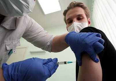 Путин поручил начать в России массовую вакцинацию от COVID-19