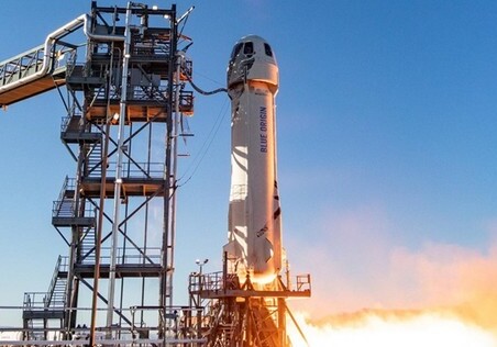 Blue Origin успешно запустила пассажирскую ракету (Видео)