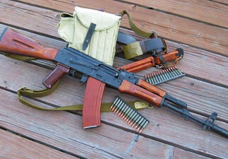 В Армении незаконно распродают оружие с войны в Карабахе
