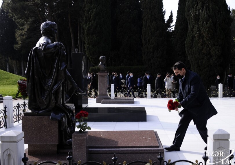 Представители Тюрксовета посетили могилы великого лидера Гейдара Алиева и Шехидляр хиябаны (Фото)