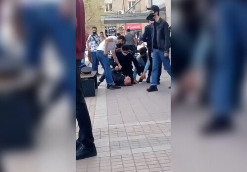 Происшествие в центре Баку: житель Гянджи снял маску и заговорил по-английски (Видео)