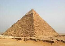Гробницы древнее династий фараонов обнаружены в Египте