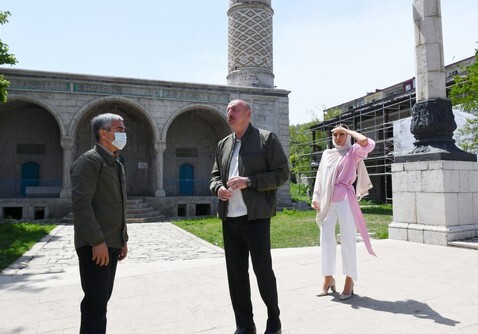 Президент Ильхам Алиев побывал в мечети Юхары Гевхарага в Шуше (Фото-Видео-Обновлено)