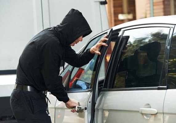 В Баку с автомойки угнали автомобиль